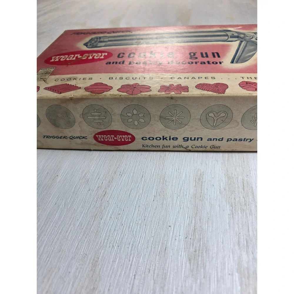 Vintage Wear-Ever Cookie Gun No. 3365 Aluminum Pastry Decorator Press MCM Box